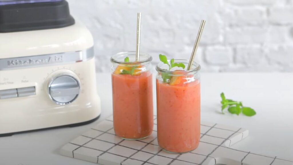 smoothies de mango, fresa y melocotón