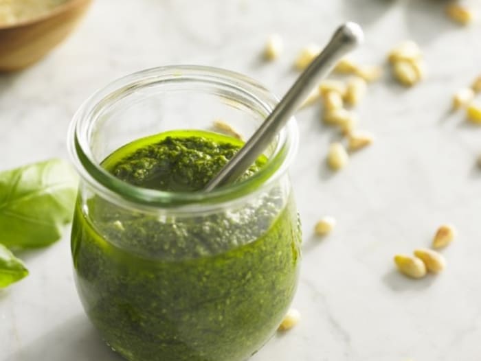 pesto hecho con batidora de vaso