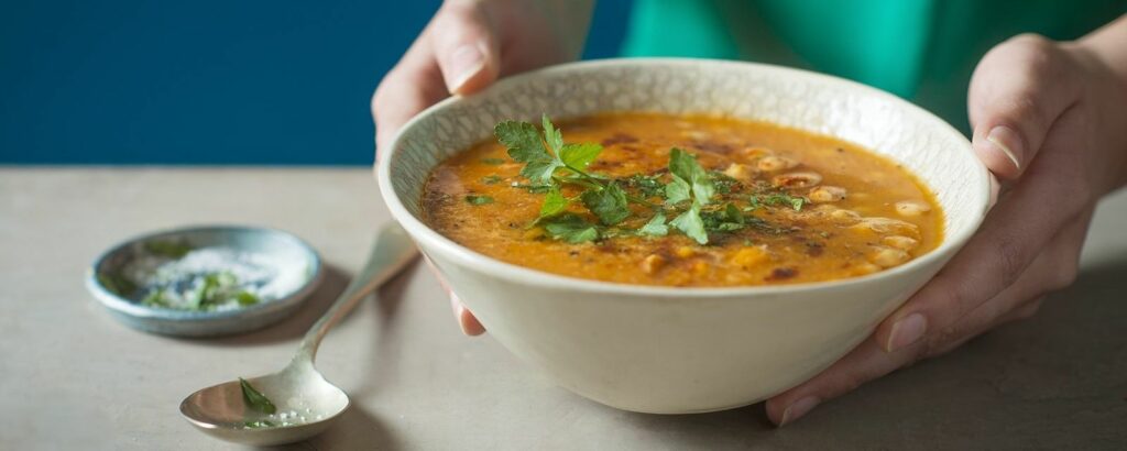 sopa de tomate con garbanzos