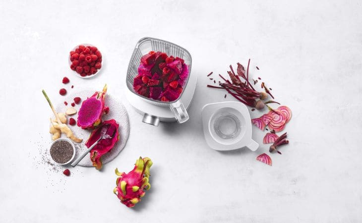 batidora vaso Zwilling Enfinigy con fruta de dragón